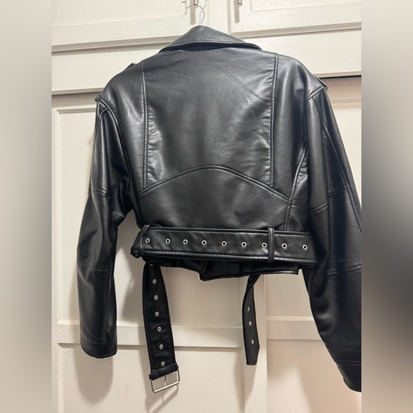 Zara Women's Sleek Black Leather Biker Jacket - Picture 4 of 4